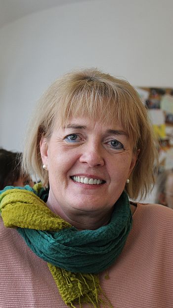 Eine lächelnde Dame