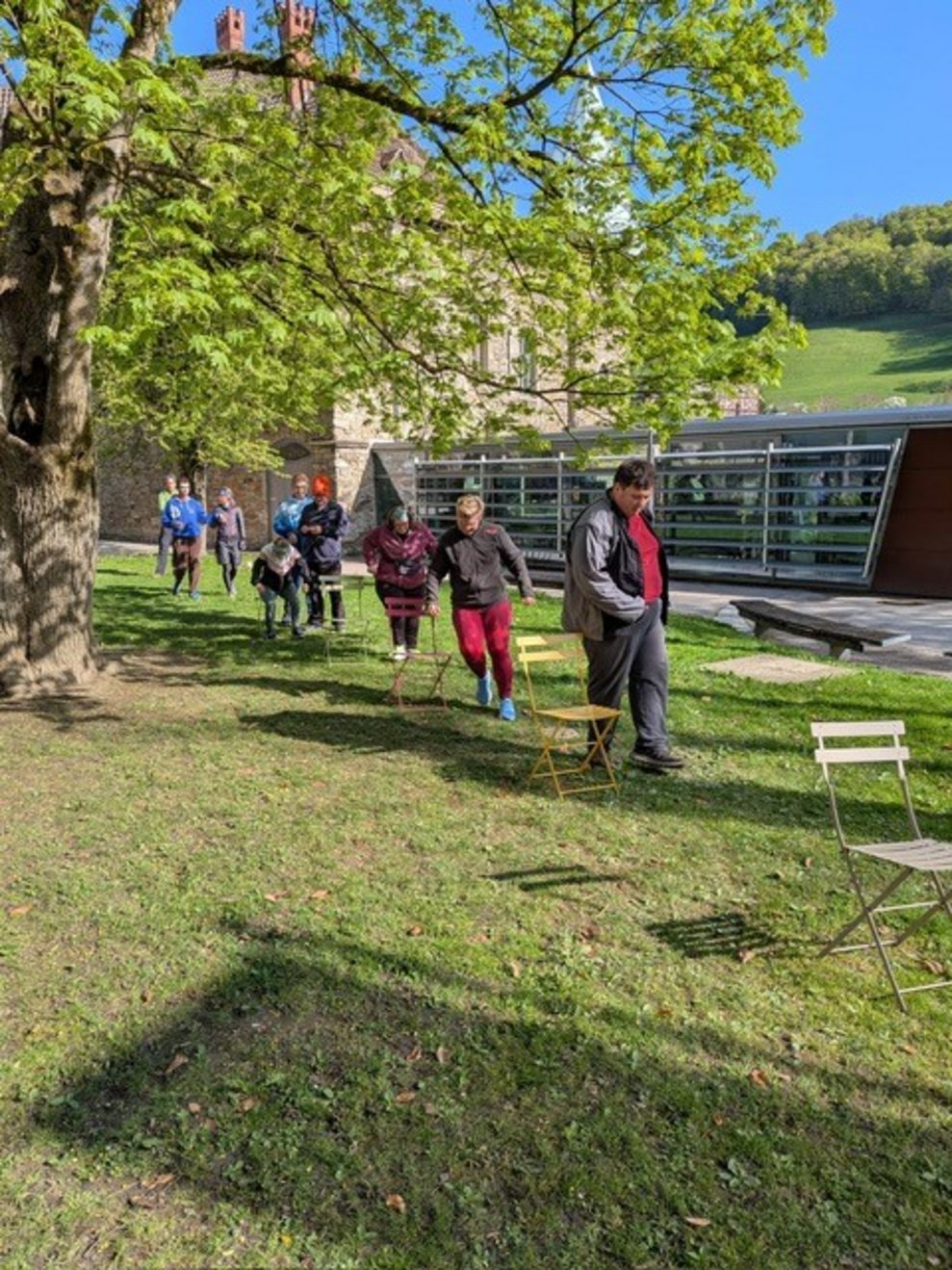 Personen die im Freien Sport machen.